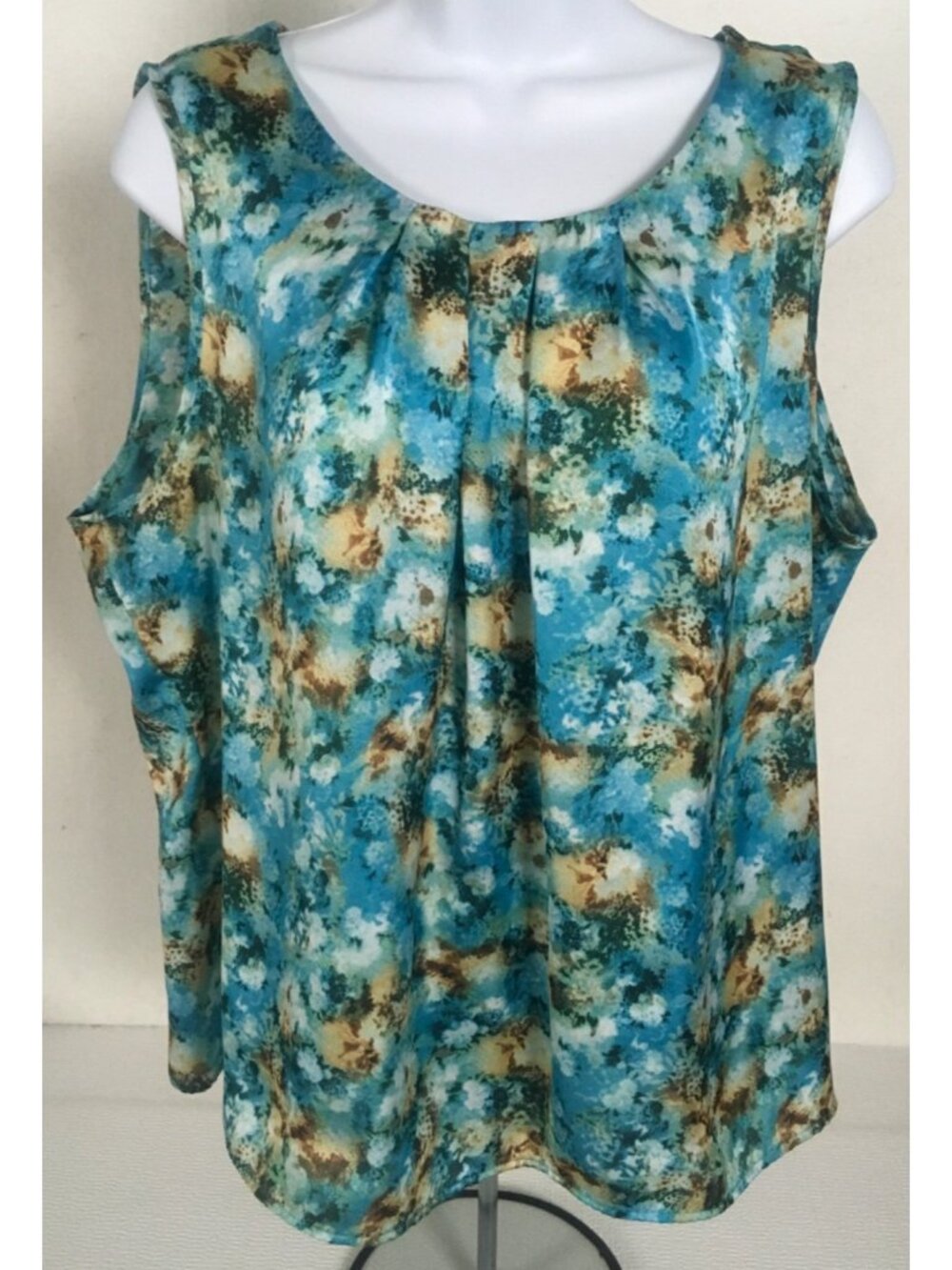 Notations Top Size XL Blue White Tan Sleeveless Blouse Pleated Round Neckline